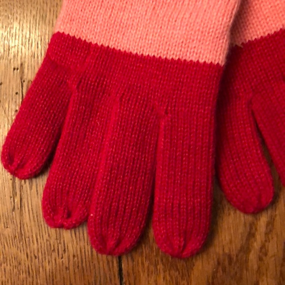 - Kate Spade Pom Pom Beanie & Gloves - Picture 6 of 8